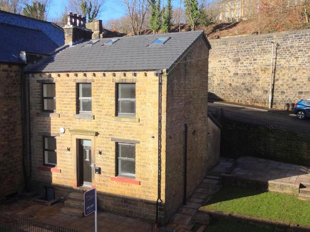 House for sale in Hill Top, Slaithwaite
