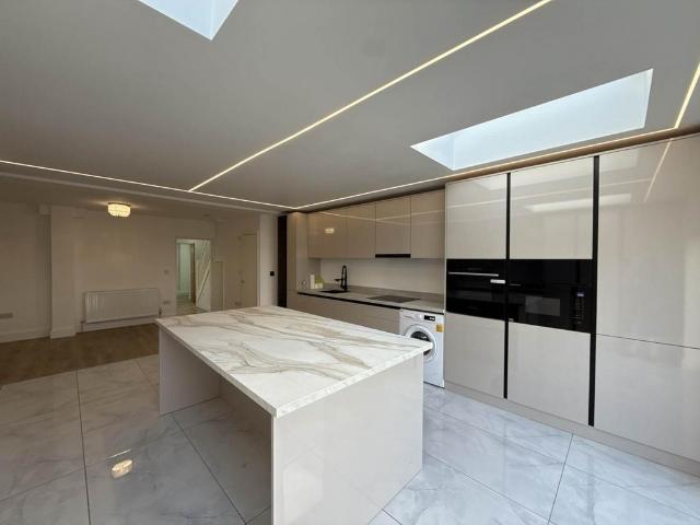 House for sale in Elstree and Borehamwood, Borehamwood