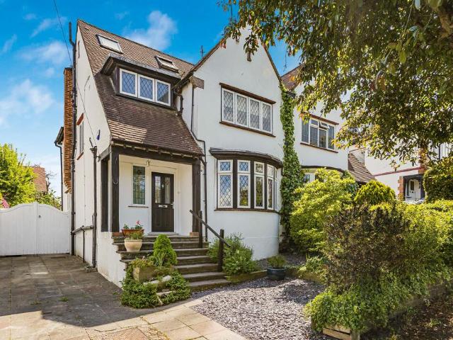 House for sale in Oakmere, Potters Bar