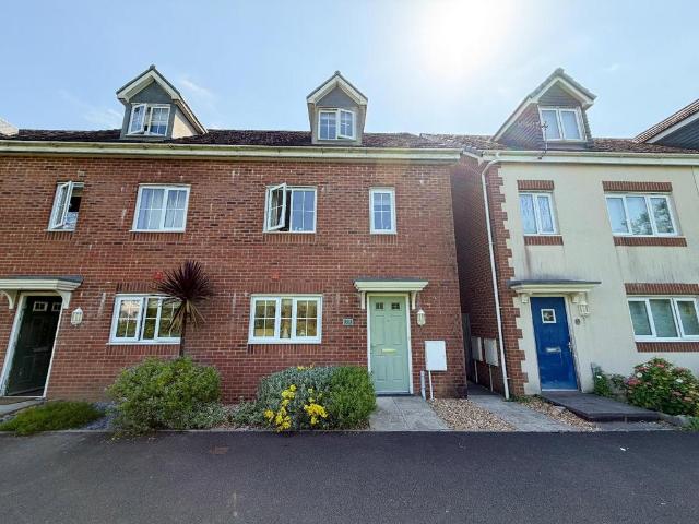 House for sale in Brynmenyn, Wales