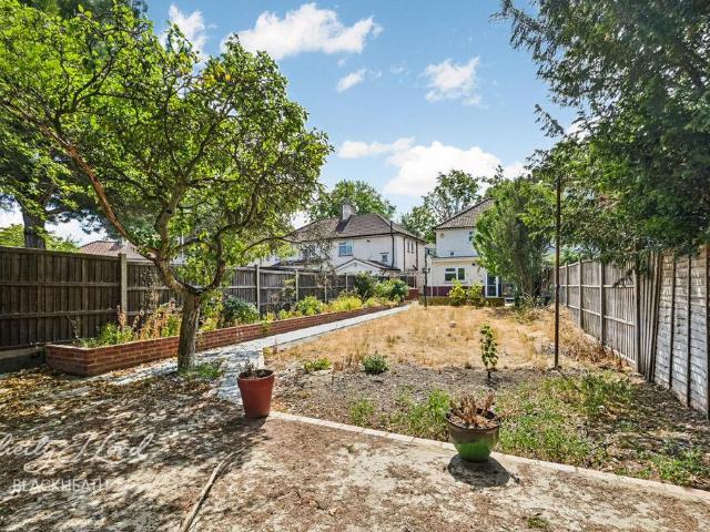 House for sale in Charlton, Greater London