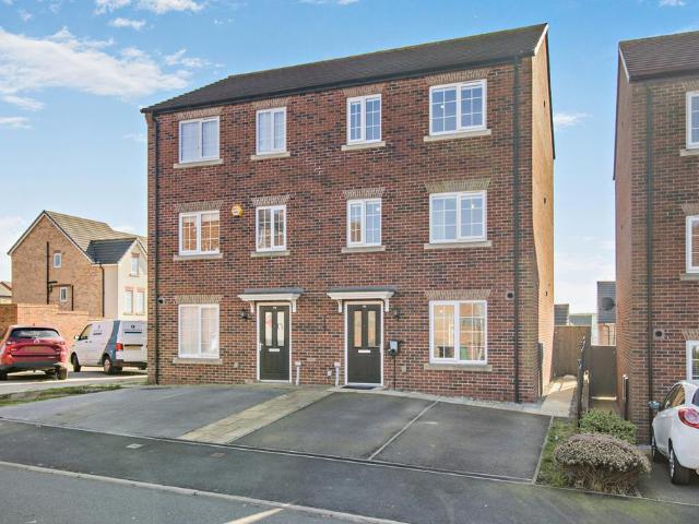 House for sale in Cutsyke, Castleford