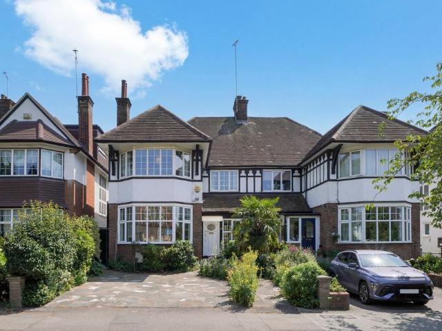 House for sale in Golders Green, Greater London