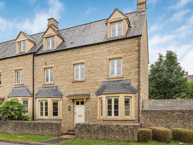 House for sale in Fossebridge, Gloucestershire