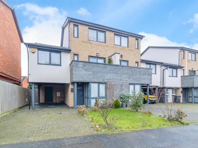 House for sale in Broughton Gate, Milton Keynes