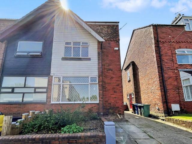 House for sale in Kirkhams, Bury