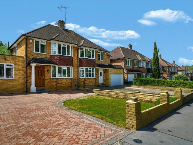 House for sale in London Borough of Croydon, Selsdon