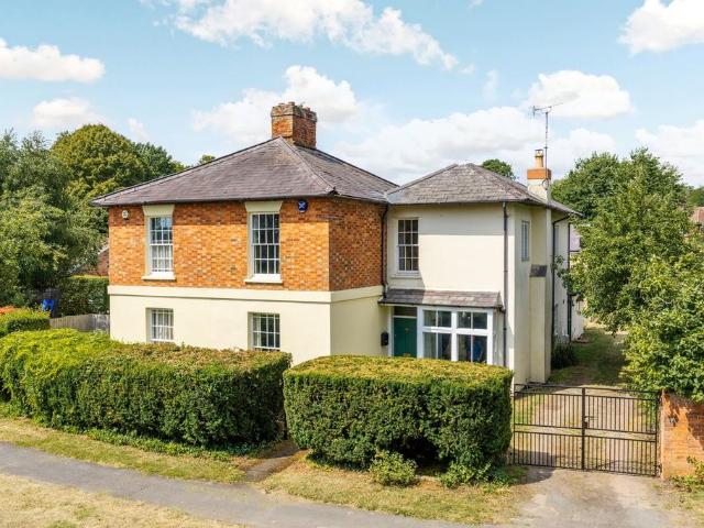 House for sale in Fenny Stratford, Milton Keynes