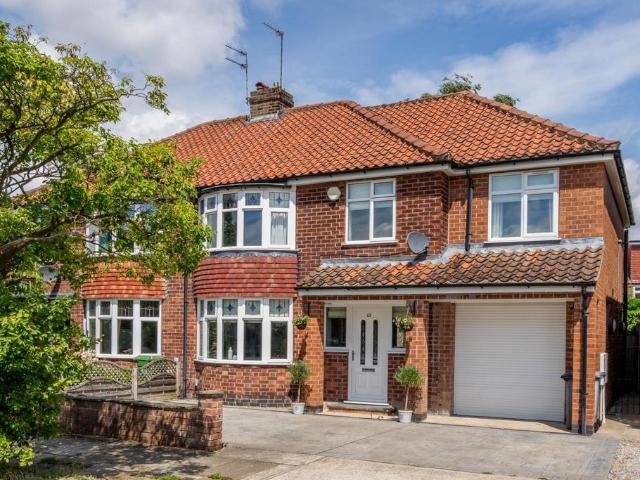 House for sale in High Field, York