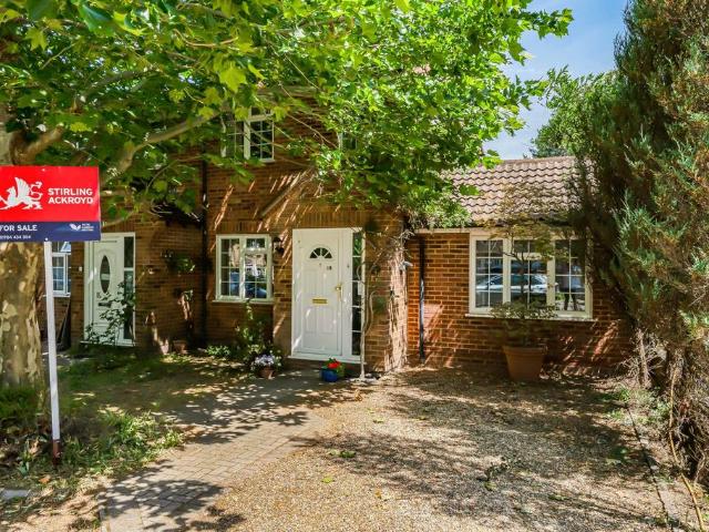 House for sale in Ripley Springs, Row Town