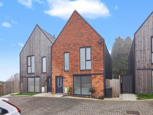 House for sale in Camp Hill, Warwickshire
