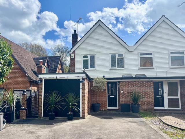 House for sale in Hythe End, Wraysbury
