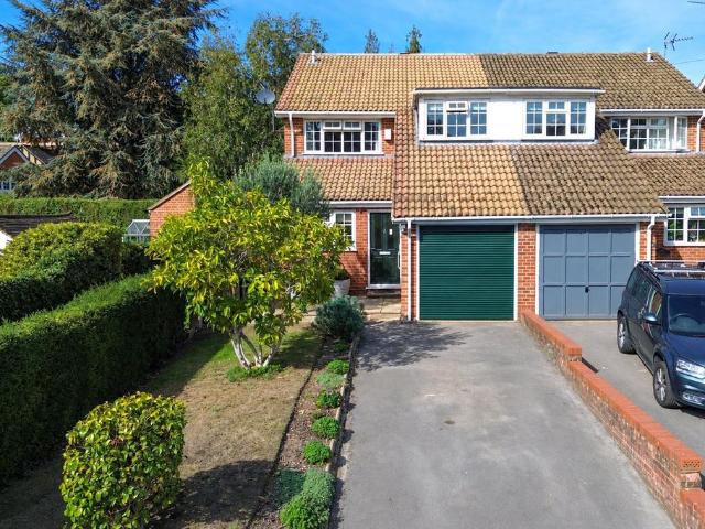 House for sale in Hare Hatch, Wargrave