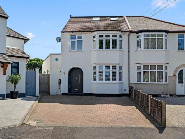 House for sale in Worcester Park, Greater London