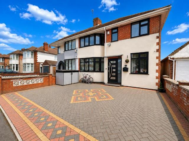 House for sale in Spring Park, Luton