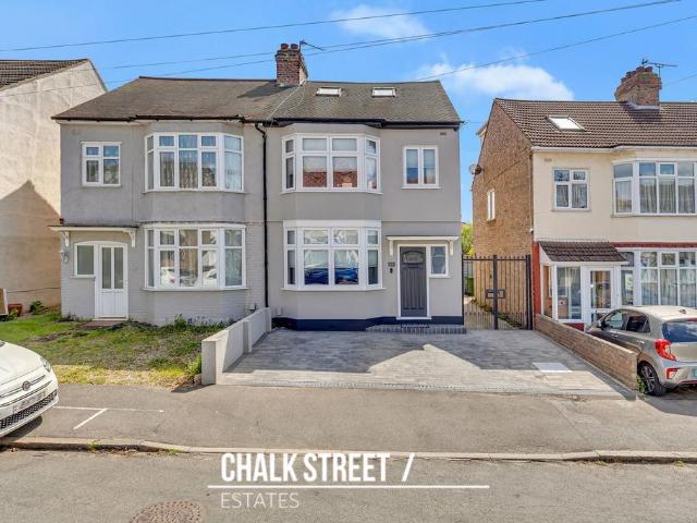 House for sale in Gidea Park, Greater London