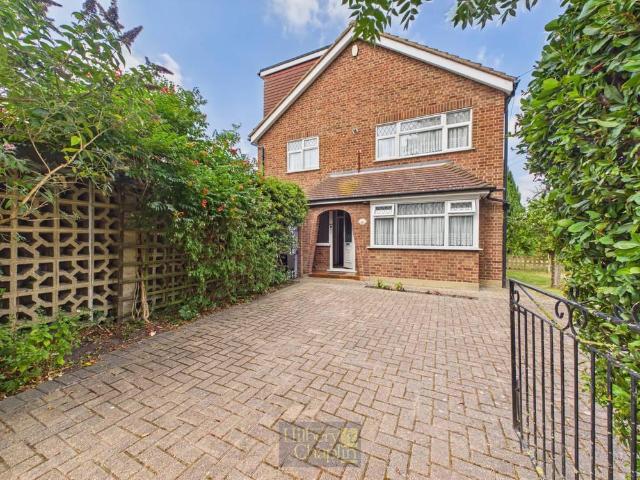 House for sale in Laindon, Essex