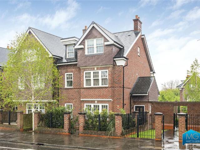 House for sale in Mill Hill, Greater London
