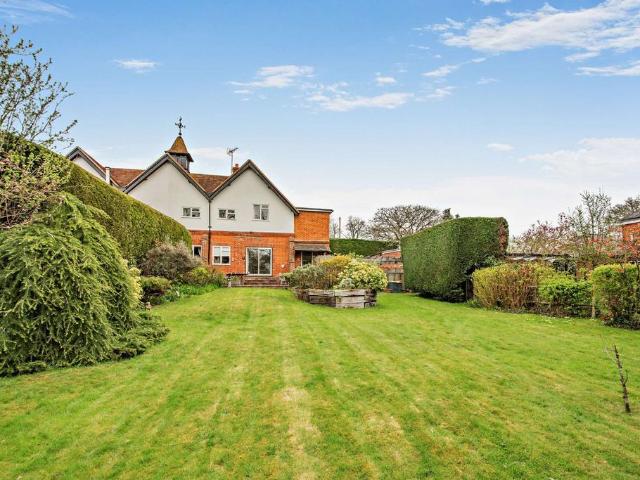 House for sale in Fole, Surrey
