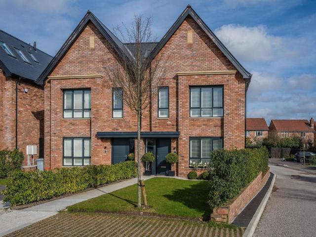 House for sale in Greenside, Macclesfield