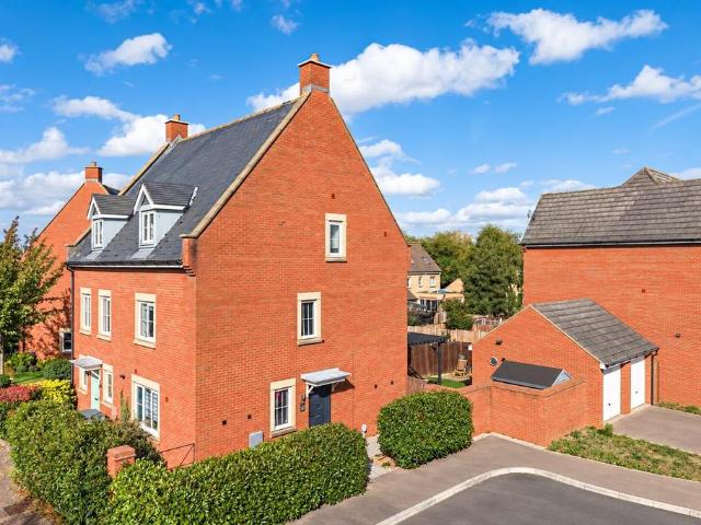 House for sale in Kingsway, Gloucester