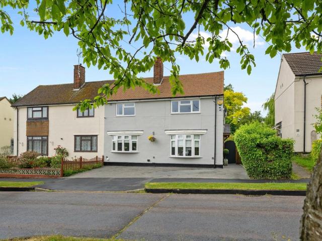 House for sale in Roydon, Epping