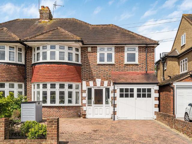 House for sale in Pachesham Park, Surrey