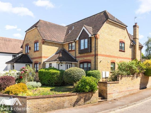 House for sale in Roydon, Epping