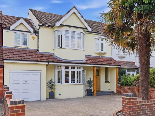 House for sale in Gidea Park, Greater London