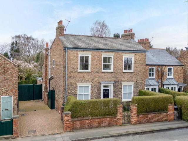 House for sale in High Field, York