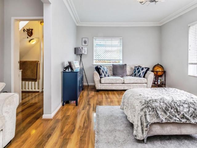 House for sale in Caterham on the Hill, Hillview