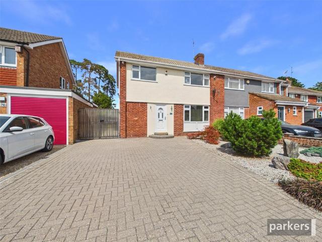 House for sale in Woodley