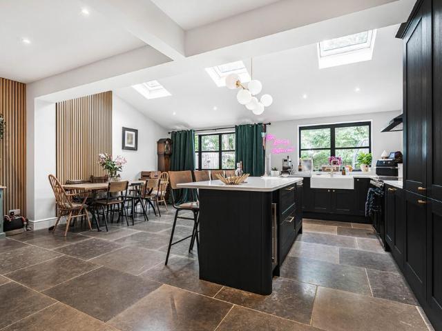 House for sale in Nork, Red Hill