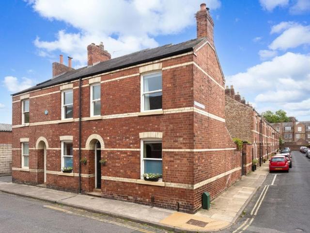 House for sale in High Field, York