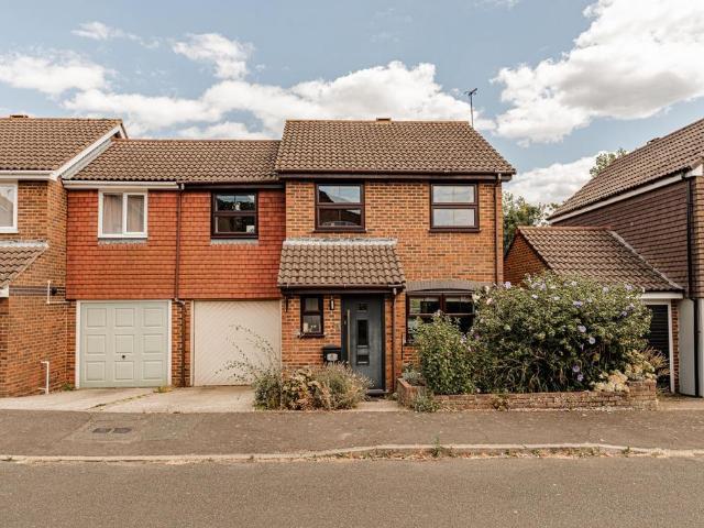 House for sale in Oad Street, Kent