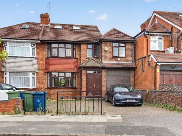 House for sale in South Stanmore, Greater London