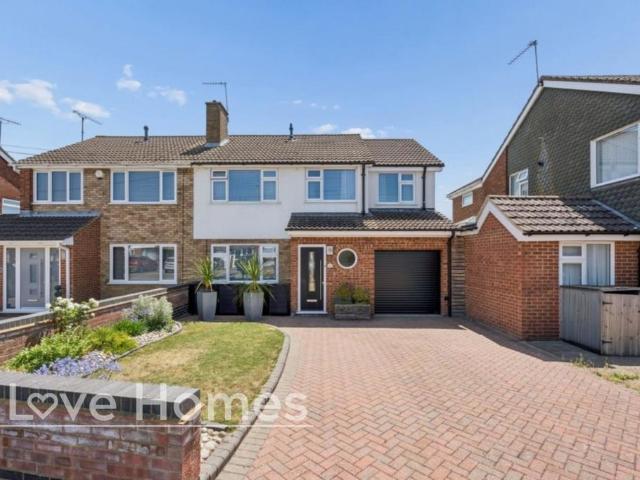 House for sale in Sundon Park, Luton