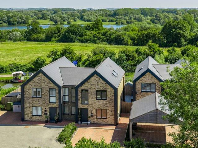 House for sale in Oakridge Park, Old Wolverton