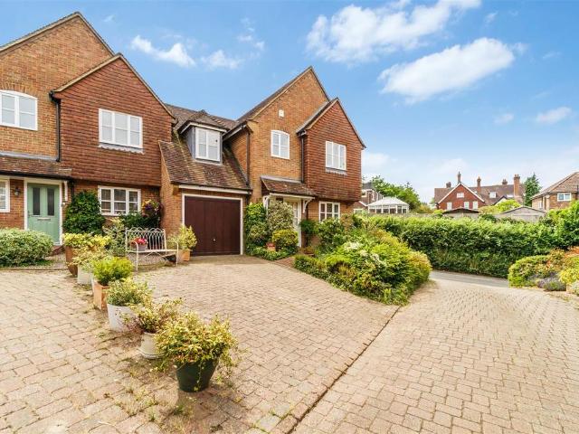 House for sale in Hillview, Surrey