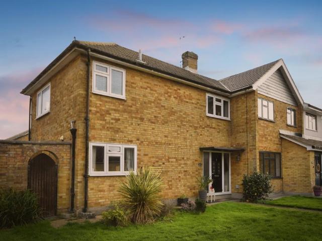 House for sale in Pilgrims' Hatch, Navestock Side