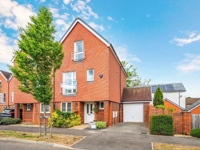 House for sale in Oxted, Hillview