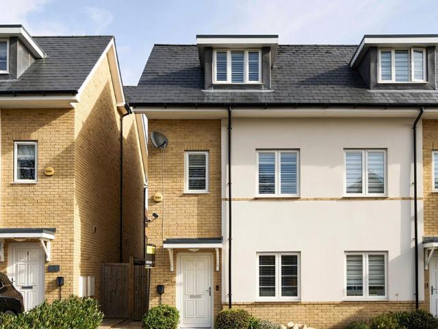 House for sale in Ramsden, Greater London