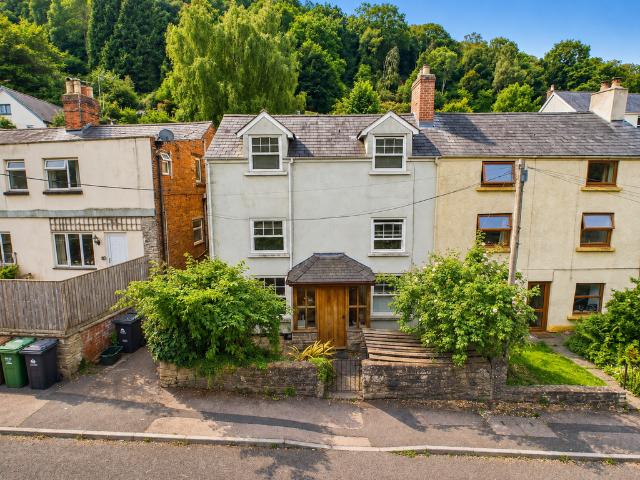 House for sale in Bromsberrow Heath, Gloucestershire