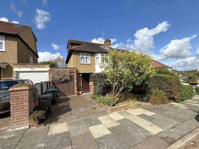 House for sale in Oakleigh Park, Greater London