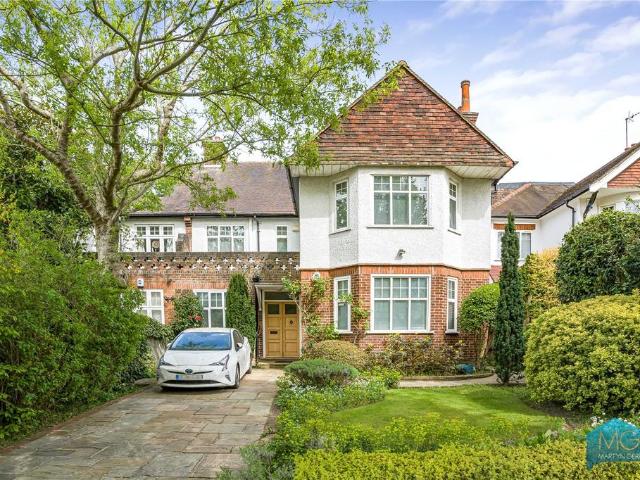 House for sale in Muswell Hill, Greater London