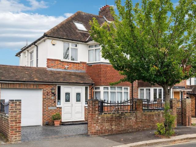 House for sale in Kenton, Greater London