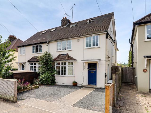 House for sale in Hatching Green, Five Acres