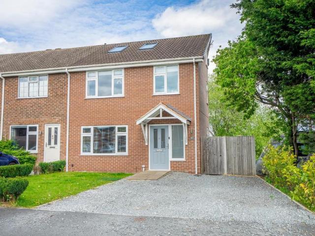 House for sale in Copmanthorpe, York