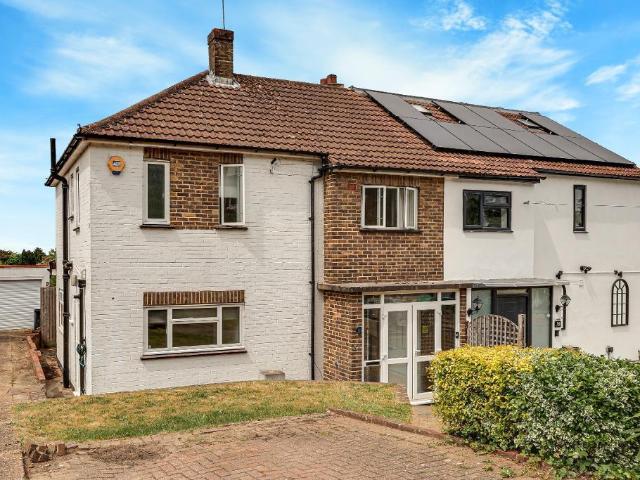 House for sale in London Borough of Croydon, Sanderstead