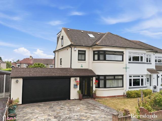 House for sale in Gidea Park, Greater London